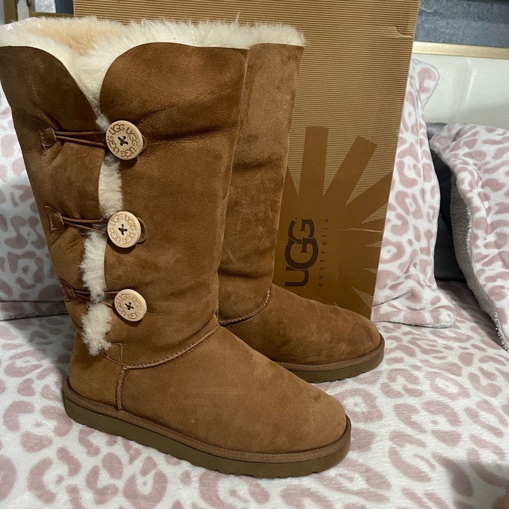 Women’s tall Ugg Bailey button in chestnut